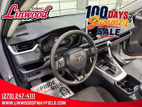 Used 2025 Toyota RAV4 XLE FWD image 15