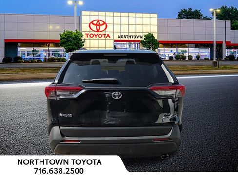 Used 2019 Toyota RAV4 XLE Premium image 8
