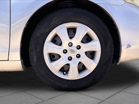 Used 2010 Toyota Camry LE image 11