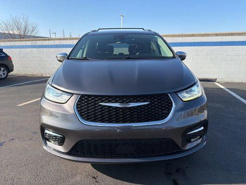 Used 2021 Chrysler Pacifica Limited image 8