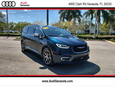 Used 2022 Chrysler Pacifica Limited image 1