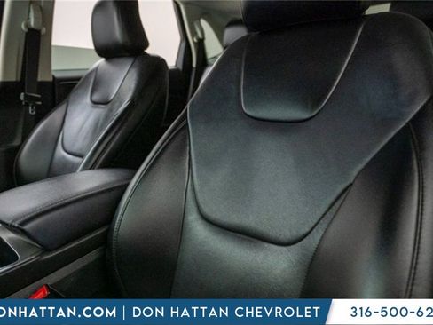 Used 2022 Ford Edge Titanium image 22