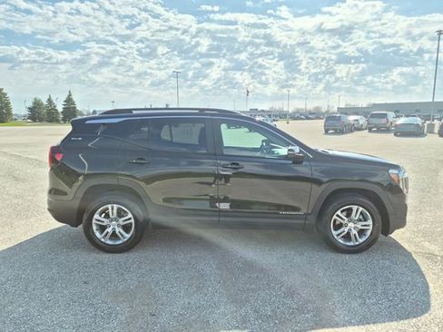 Used 2023 GMC Terrain SLE w/ Driver Convenience Package AWD/4WD image 4