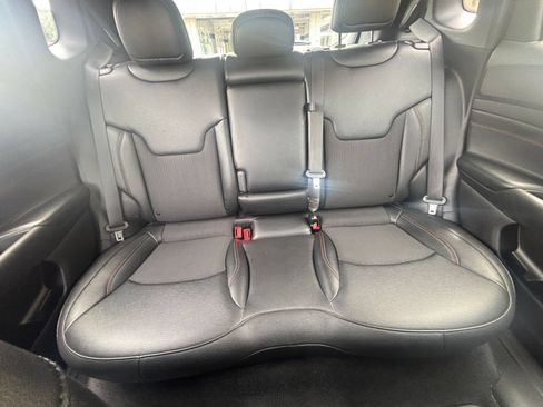 Used 2025 Jeep Compass Trailhawk AWD/4WD image 37