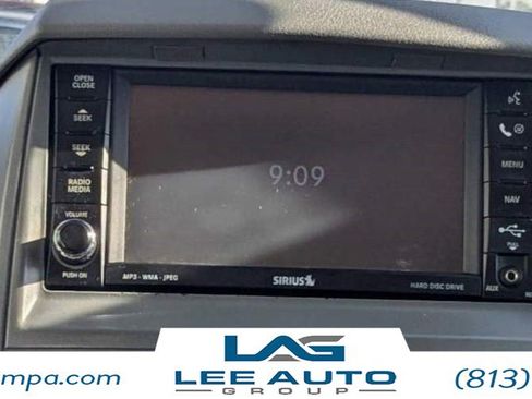 Used 2010 Chrysler Town & Country Touring image 17