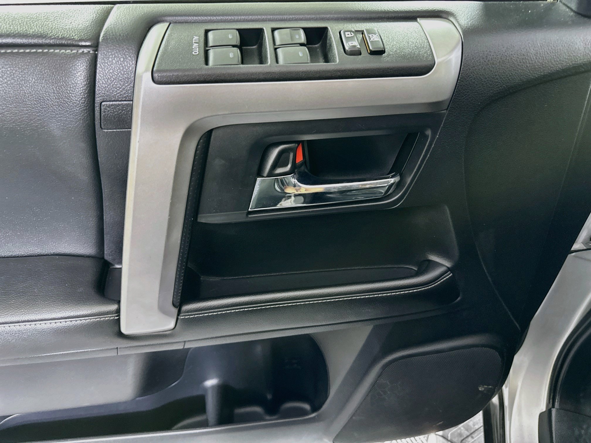 Used 2014 Toyota 4Runner SR5 RWD image 15