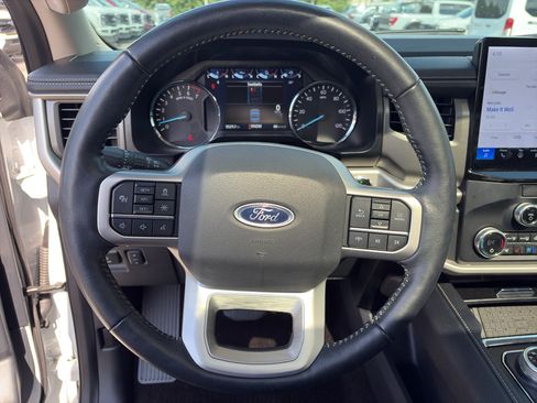 Used 2023 Ford Expedition XLT RWD image 6