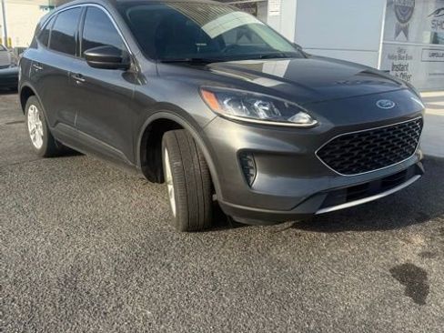 Used 2020 Ford Escape SE image 8