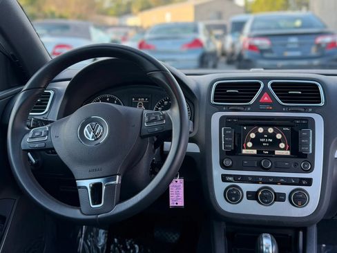 Used 2015 Volkswagen Eos Komfort FWD image 20