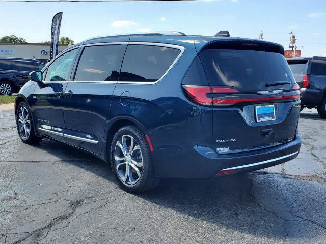 Certified 2025 Chrysler Pacifica Pinnacle FWD image 4
