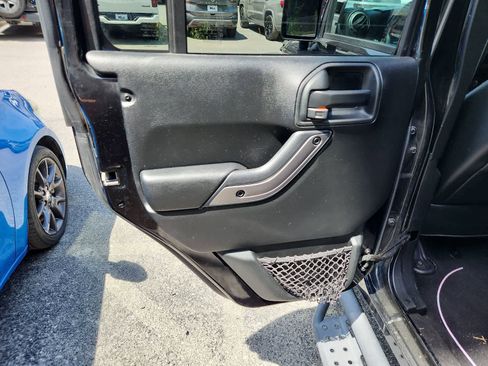 Used 2018 Jeep Wrangler Unlimited Sahara AWD/4WD image 2