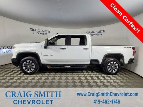 Used 2024 Chevrolet Silverado 2500 Custom image 2
