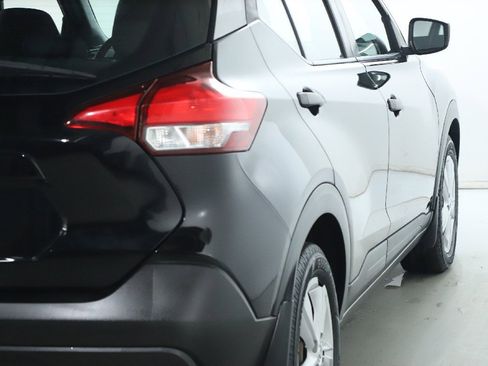 Used 2019 Nissan Kicks S image 44