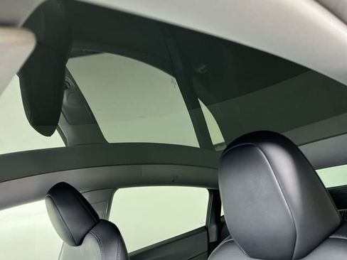 Used 2024 Tesla Model Y 2WD image 17