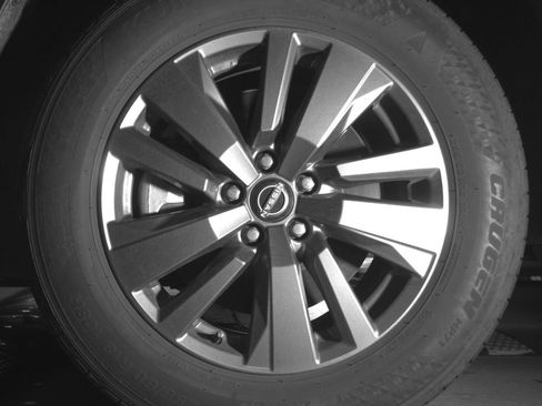 Used 2025 Nissan Pathfinder SV image 12