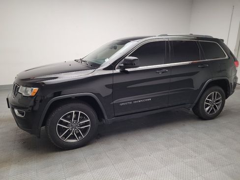 Used 2019 Jeep Grand Cherokee Laredo w/ 18" Wheel & 8.4" Radio Group AWD/4WD image 2