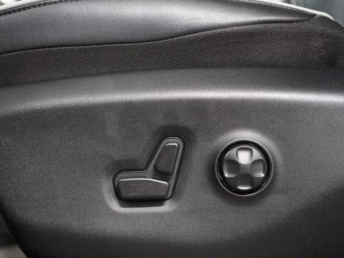 Used 2023 Chrysler Pacifica Limited FWD image 13