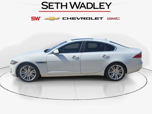Used 2017 Jaguar XF Prestige RWD image 4