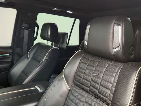 Used 2022 Cadillac Escalade Premium Luxury Platinum AWD/4WD image 22