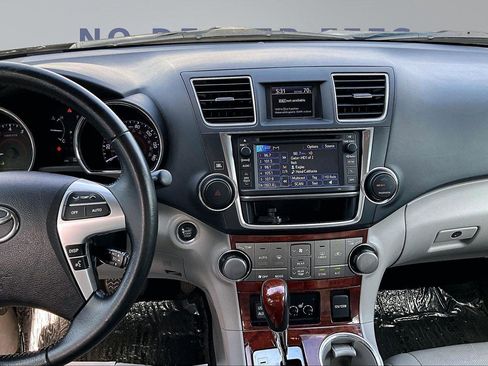 Used 2013 Toyota Highlander Limited image 9
