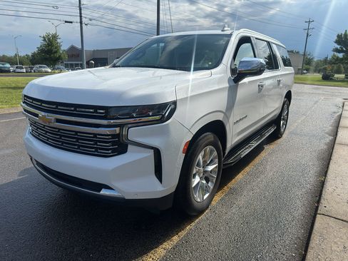 Used 2023 Chevrolet Suburban Premier AWD/4WD image 8