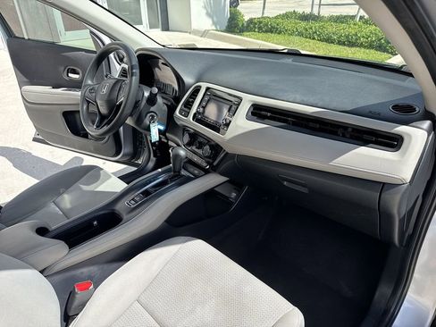 Used 2020 Honda HR-V LX image 32