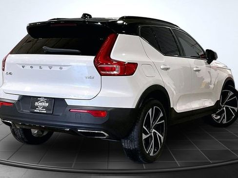 Used 2020 Volvo XC40 T4 R-Design FWD image 2