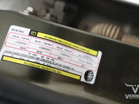 Used 2015 Jeep Cherokee Sport FWD image 9