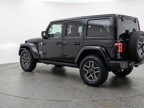 Used 2025 Jeep Wrangler Unlimited Sahara AWD/4WD image 6