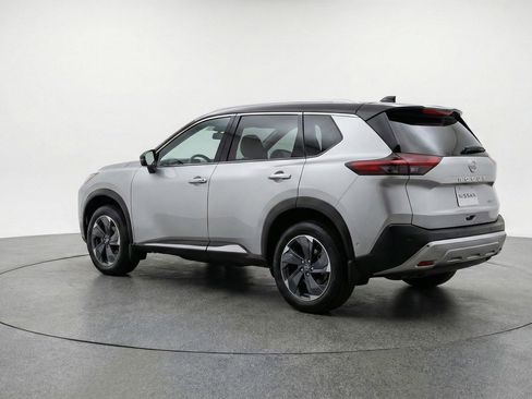 Used 2025 Nissan Rogue SV AWD/4WD image 5
