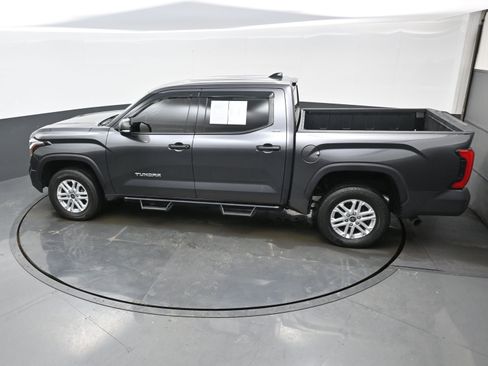 Used 2022 Toyota Tundra SR5 w/ SR5 Convenience Package image 32