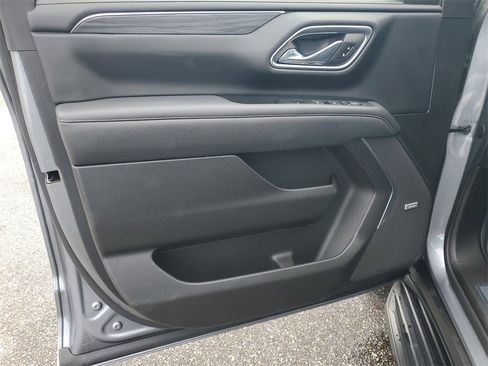 Used 2021 GMC Yukon XL SLT w/ SLT Premium Package image 8