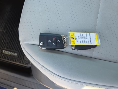 Used 2018 Volkswagen Tiguan SE AWD/4WD image 28