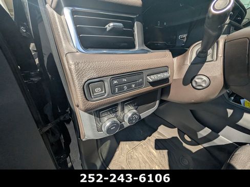 Used 2022 GMC Yukon XL Denali AWD/4WD image 16