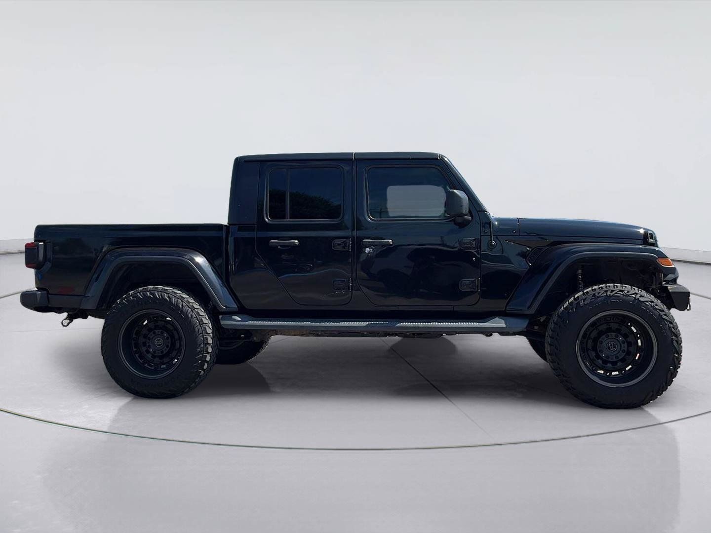 Used 2020 Jeep Gladiator Overland AWD/4WD image 2