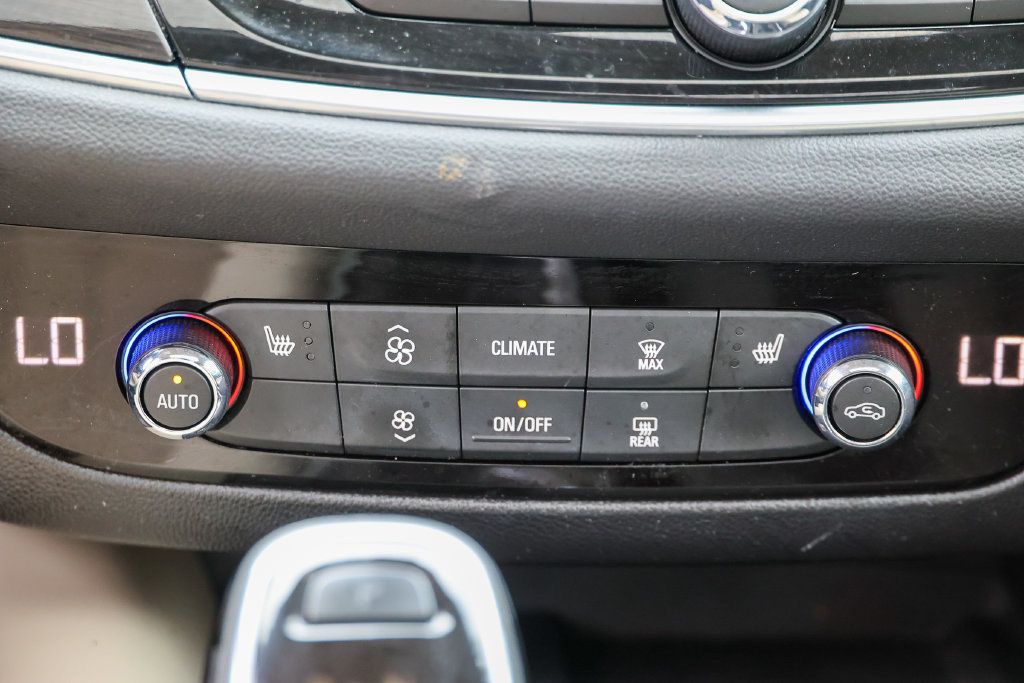 Used 2020 Buick Enclave Essence w/ Sound and Sites Package AWD/4WD image 9