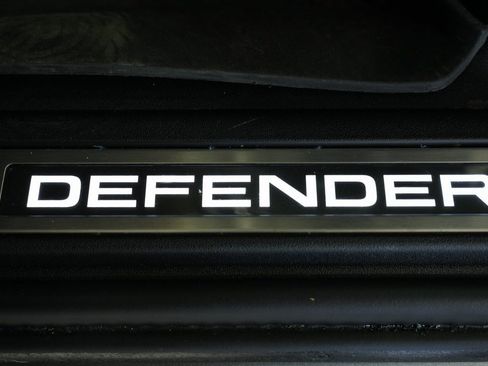 Used 2025 Land Rover Defender 110 X image 19