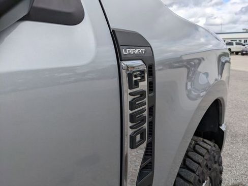 Used 2023 Ford F250 Lariat w/ Chrome Package image 12