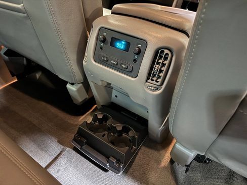 Used 2005 Chevrolet Silverado 3500 LT w/ Heavy-Duty Power Package image 60