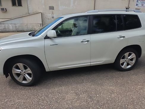 Used 2009 Toyota Highlander Limited AWD/4WD image 4