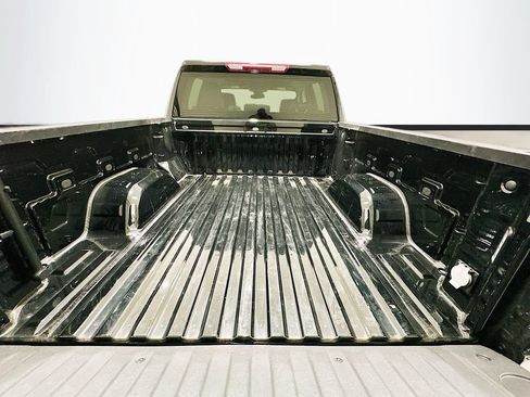 Used 2024 GMC Sierra 1500 SLT w/ X31 Off-Road Package AWD/4WD image 27