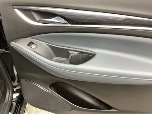 Used 2022 Buick Enclave Essence w/ Sport Touring Edition image 19