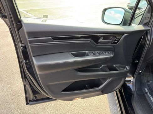 Used 2025 Honda Odyssey Touring image 13
