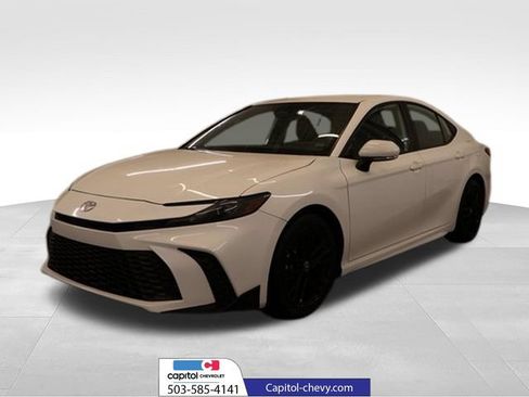 Used 2025 Toyota Camry SE FWD image 6