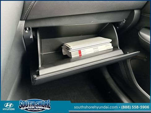 Used 2023 Toyota Venza LE AWD/4WD image 38