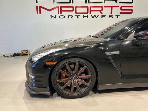 Used 2014 Nissan GT-R Premium AWD/4WD image 3