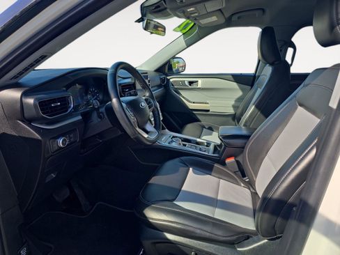 Used 2022 Ford Explorer XLT w/ Equipment Group 202A AWD/4WD image 10
