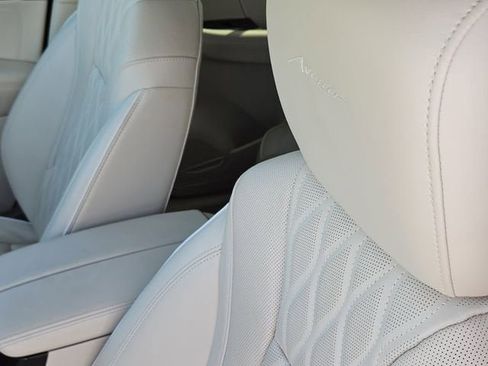 Used 2022 Buick Envision Avenir w/ Technology Package II FWD image 25