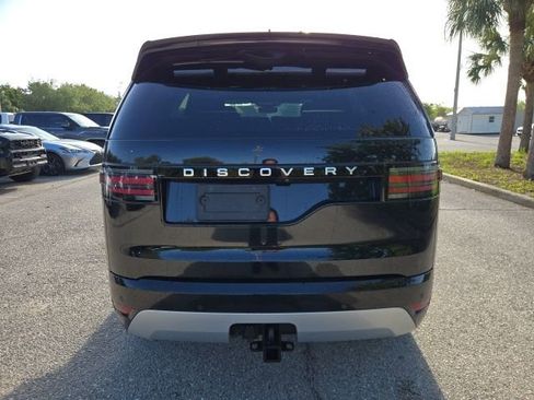 Used 2025 Land Rover Discovery Metropolitan Edition image 4