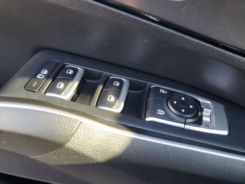 Used 2023 Kia Sorento LX image 30